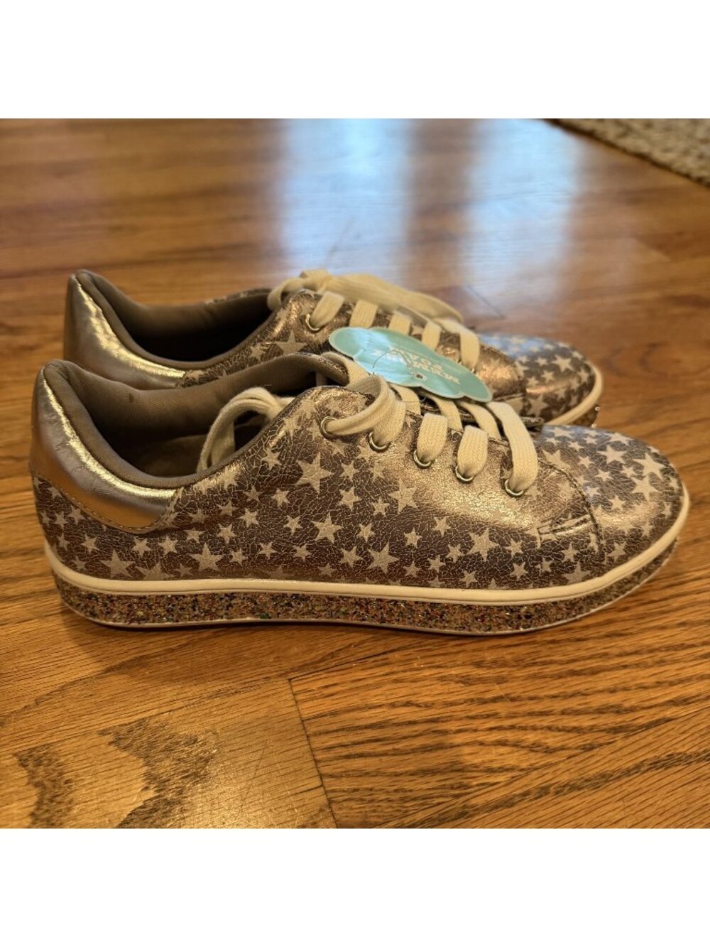 SO SILVER STAR SNEAKER SHOES NEW SIZE 5 GIRLS